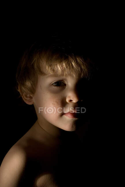 Portrait de jeune garçon — Photo de stock