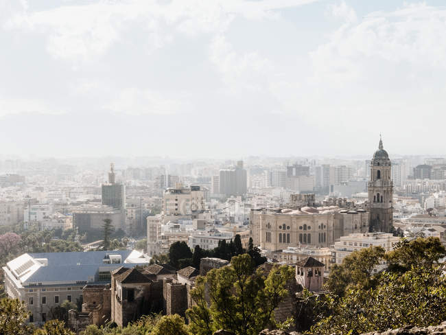 Высокий вид на город Малага днем, Испания — стоковое фото