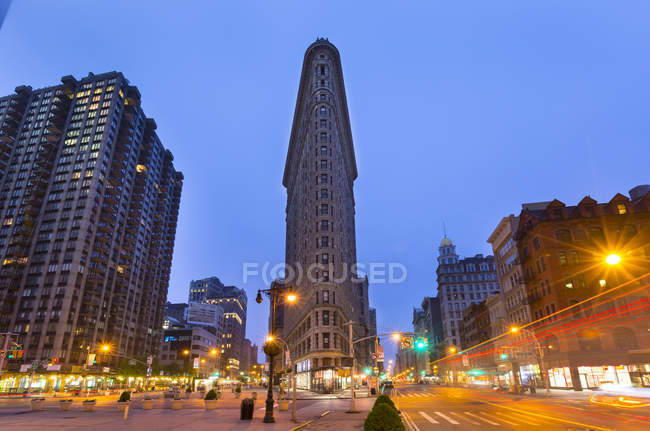 Flache Eisen Gebäude in der Morgendämmerung, New York, USA — Stockfoto