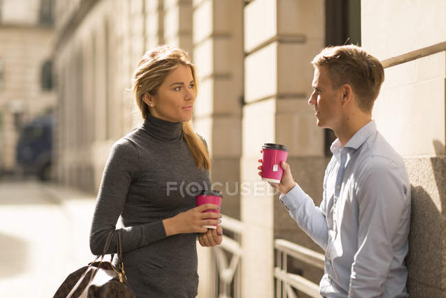 Businessman and businesswoman on coffee break, London, UK — Stock Photo