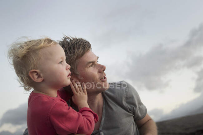 Female toddler and father looking up and watching — Stock Photo