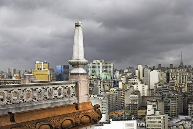 Détail d'angle de la terrasse sur le toit du bâtiment Martinelli, Sao Paulo, Brésil — Photo de stock