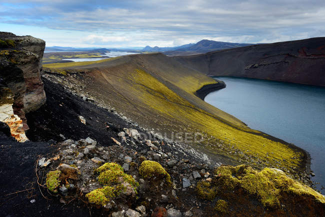Scenic view of Veidivotn Lake, Highlands of Iceland — Stock Photo