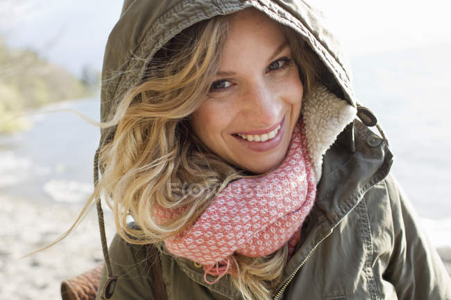 Woman all wrapped up on windy beach — Stock Photo