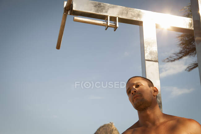 Low angle portrait of mid adult man at outdoor gym — Stock Photo