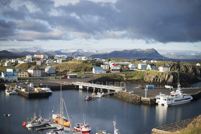 Vista aérea del puerto, Stykkisholmur, Snaefellsnes, Islandia - foto de stock