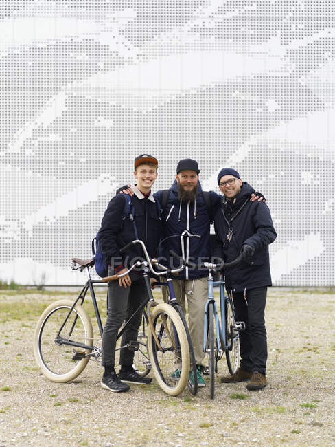 Портрет городских велосипедистов — стоковое фото