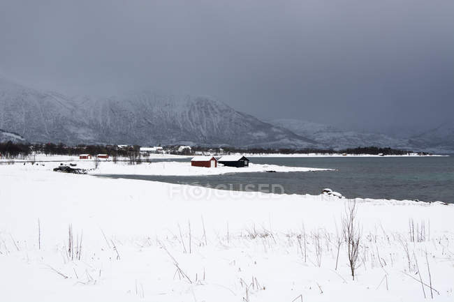 Storm clouds over snow capped mountains, Osvoll, Lofoten and Vesteralen Islands, Norway — Stock Photo