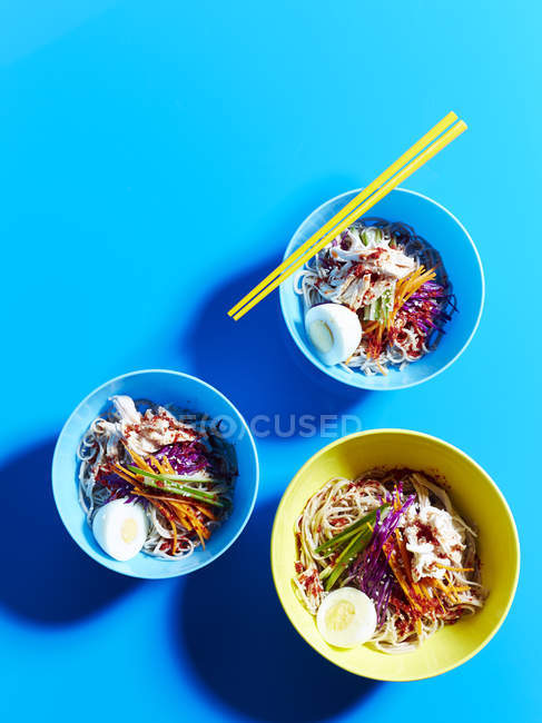 Still life with three bowls of buckwheat spicy cold noodles — Stock Photo