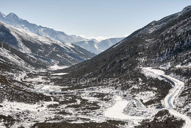 Neige en Zheduo Montagne et vallée, Pendaison, Sichuan, Chine — Photo de stock