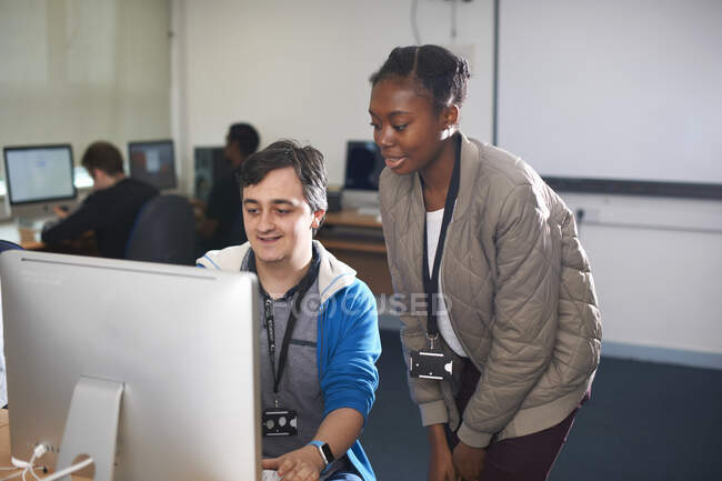Students working at computer — Stock Photo