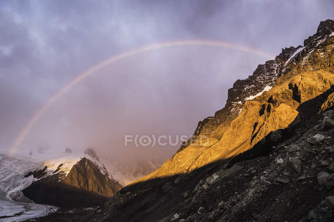 Arco-íris e céu dramático sobre a geleira Torre no Parque Nacional Los Glaciares, Patagônia, Argentina — Fotografia de Stock