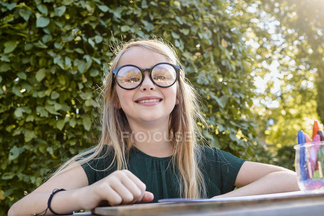 Portrait of Girl coloring out in garden — Stock Photo