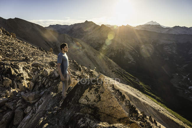Male mountaineer looking out from top of mountain range, Nahuel Huapi National Park, Rio Negro, Argentina — Stock Photo