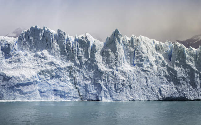 Nuage de tempête sur le glacier Perito Moreno dans le parc national Los Glaciares, Patagonie, Chili — Photo de stock