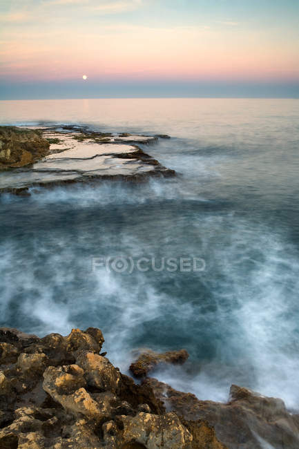 Vista time lapse della costa rocciosa — Foto stock