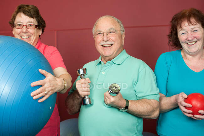 Older people with exercise equipment — Stock Photo