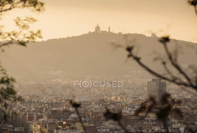 Elevated cityscape view to Tibidabo from Montjuic, Barcelona, Spain — Stock Photo