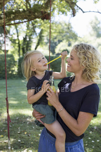 Mother and daughter enjoying garden — Stock Photo