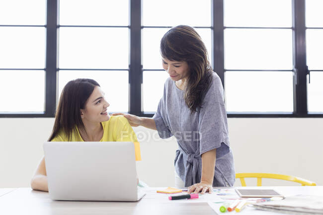Teacher and student working at laptop — Stock Photo