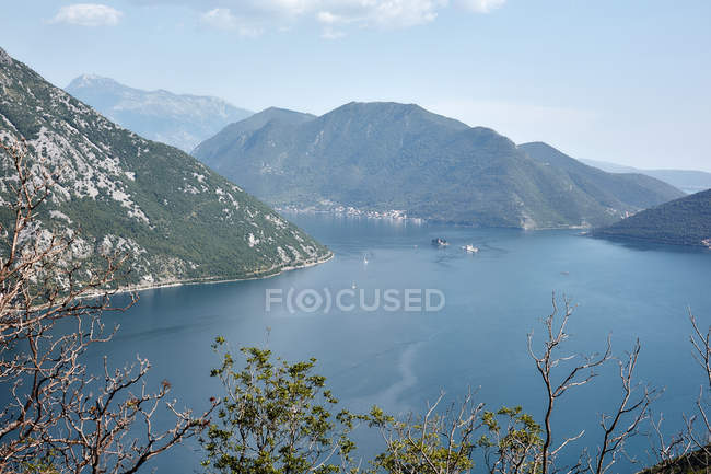 Vista elevata sulla baia di Kotor, Montenegro — Foto stock