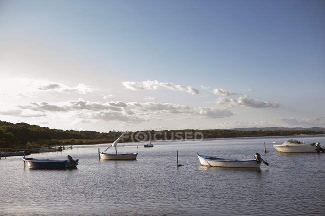 Barcos no lago, Sigean, Languedoc Roussillon, França, Europa — Fotografia de Stock