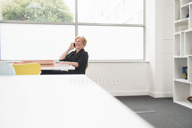 Businesswoman on telephone call — Stock Photo
