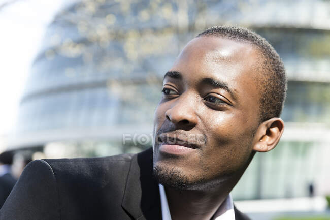 Portrait of man, City Hall in background, London, UK — Stock Photo