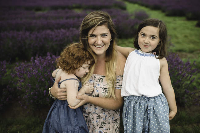 Mother and daughters in lavender field — Stock Photo
