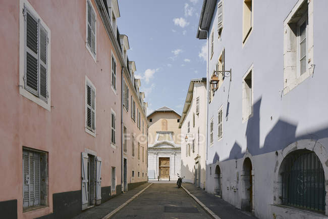 Rue traditionnelle avec volets, Chambéry, Rhône-Alpes, France — Photo de stock