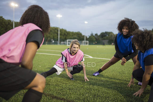 Frauenfußballmannschaftstraining, Hackney, East London, Großbritannien — Stockfoto