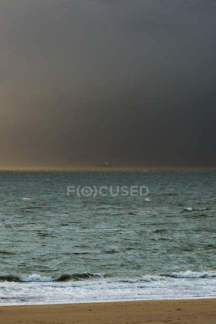 Tempo ruim se aproximando de sobre o mar, Vlissingen, Zelândia, Holanda, Europa — Fotografia de Stock