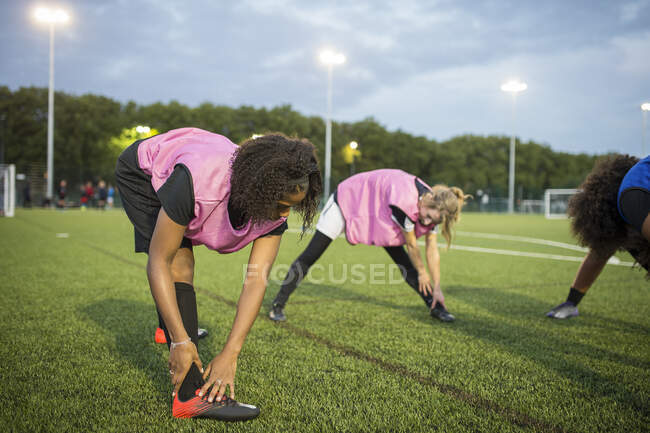 Frauenfußballmannschaftstraining, Hackney, East London, Großbritannien — Stockfoto