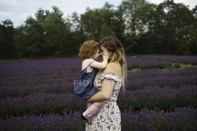 Portrait of mother and daughter in lavender field — Stock Photo