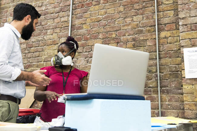 Tutor in art college chatting to student wearing protective mask — Stock Photo