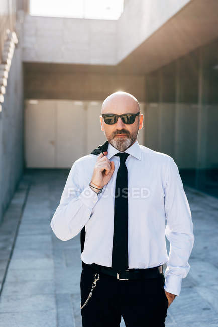 Portrait of mature businessman carrying jacket over shoulder — Stock Photo