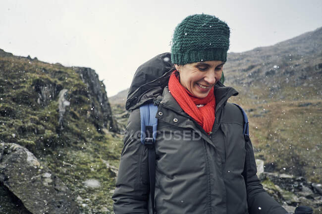 Escursionista in montagna, Coniston, Cumbria, Regno Unito — Foto stock