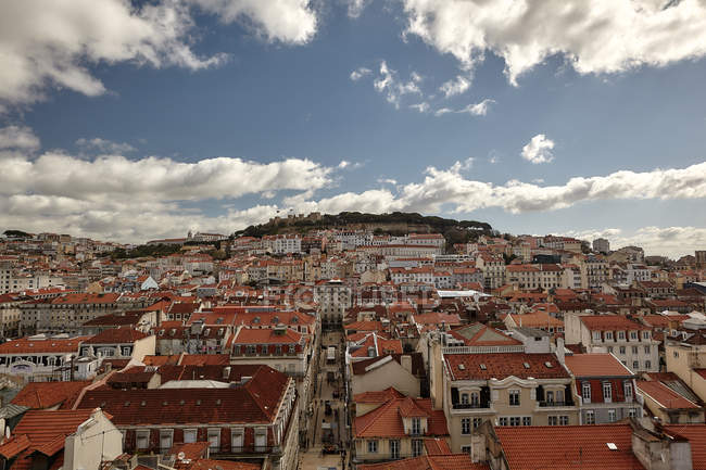 Vista verso il Castello di Sao Jorge, Lisbona, Portogallo — Foto stock