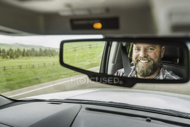 Man on road trip — Stock Photo