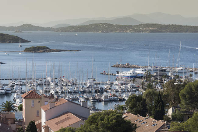 View of rooftops and marina, Porquerolles, Provence-Alpes-Cote d'Azur — Stock Photo
