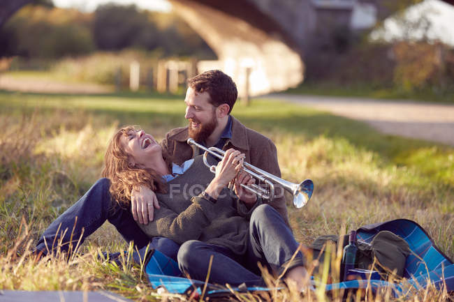 Couple enjoying day on marshes — Stock Photo