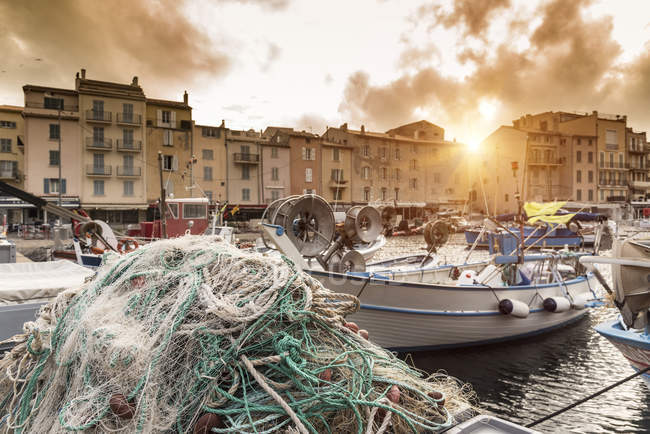 Le Vieux Port, St Tropez, Provence-Alpes-Cote d 'Azur, França — Fotografia de Stock