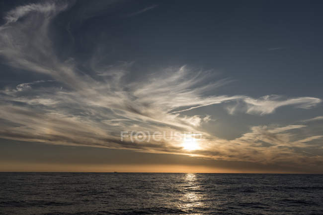 Mare e orizzonte al tramonto, Porquerolles, Provenza-Alpi-Costa Azzurra — Foto stock