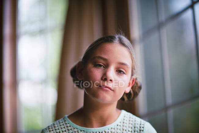 Portrait of young girl — Stock Photo