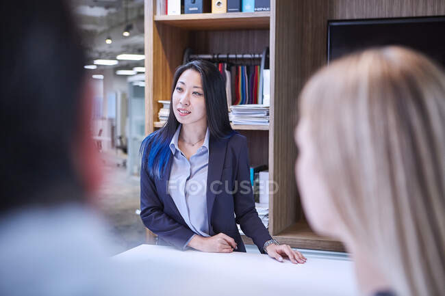 Woman in textile manufacturing plant — Stock Photo