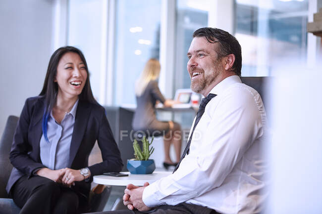 Colleagues in office laughing — Stock Photo