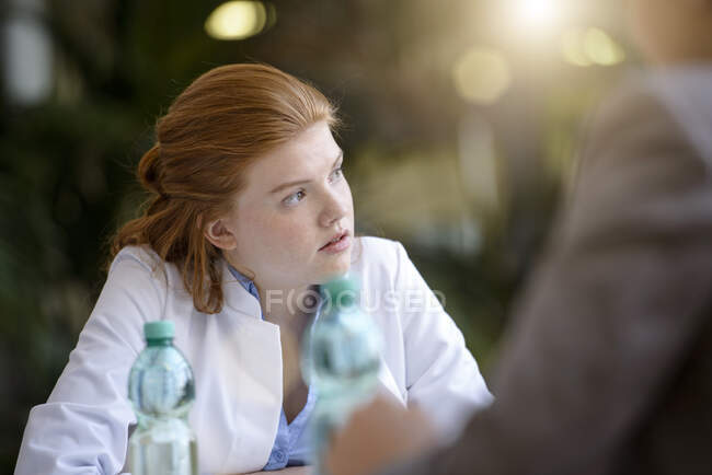 Two doctors having discussion — Stock Photo