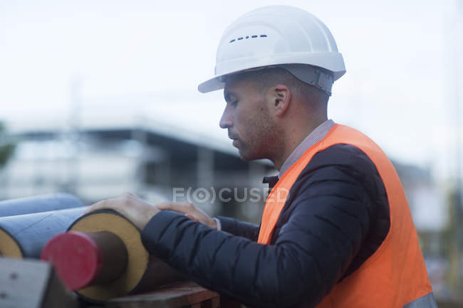 Road construction engineer in white helmet, Hannover, Germany — Stock Photo