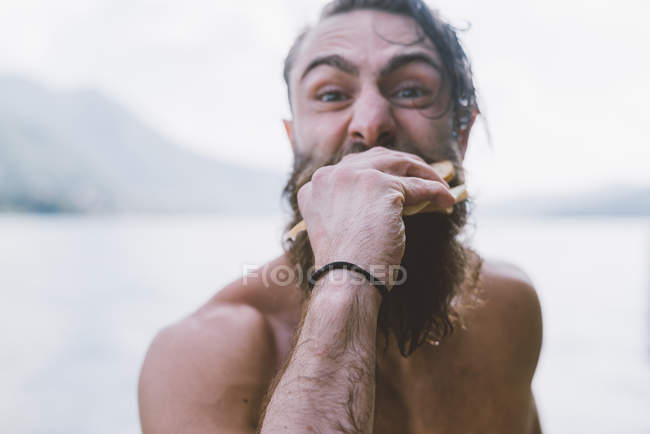 Portrait of male eating sandwich at lake Como, Lombardy, Italy — Stock Photo