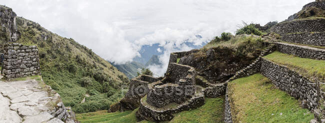 Muro di pietra a secco sul sentiero Inca, Inca, Huanuco, Perù, Sud America — Foto stock